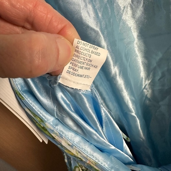 Mac Duggal Ruffle Tiered Floral Cut-Out Chiffon Gown, Size 12 (v) - Picture 16 of 16